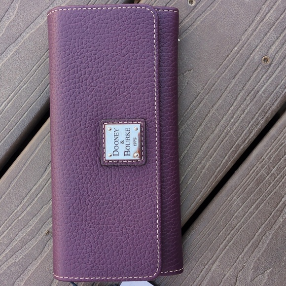 Dooney & Bourke Pebble Grain Accordion Clutch/Wallet - Picture 4 of 9